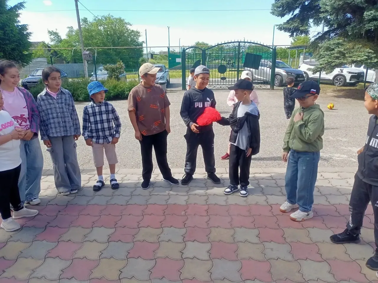 День 13: о дружбе, конфликтах и нравственном выборе
Тринадцатый день был посвящён важным вопросам че