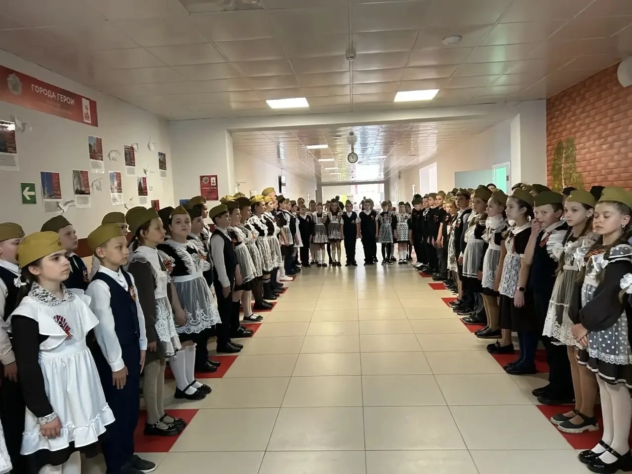 6 мая в нашей школе прошел конкурс-смотр строя и песни, посвященный празднованию 81 годовщины Победы