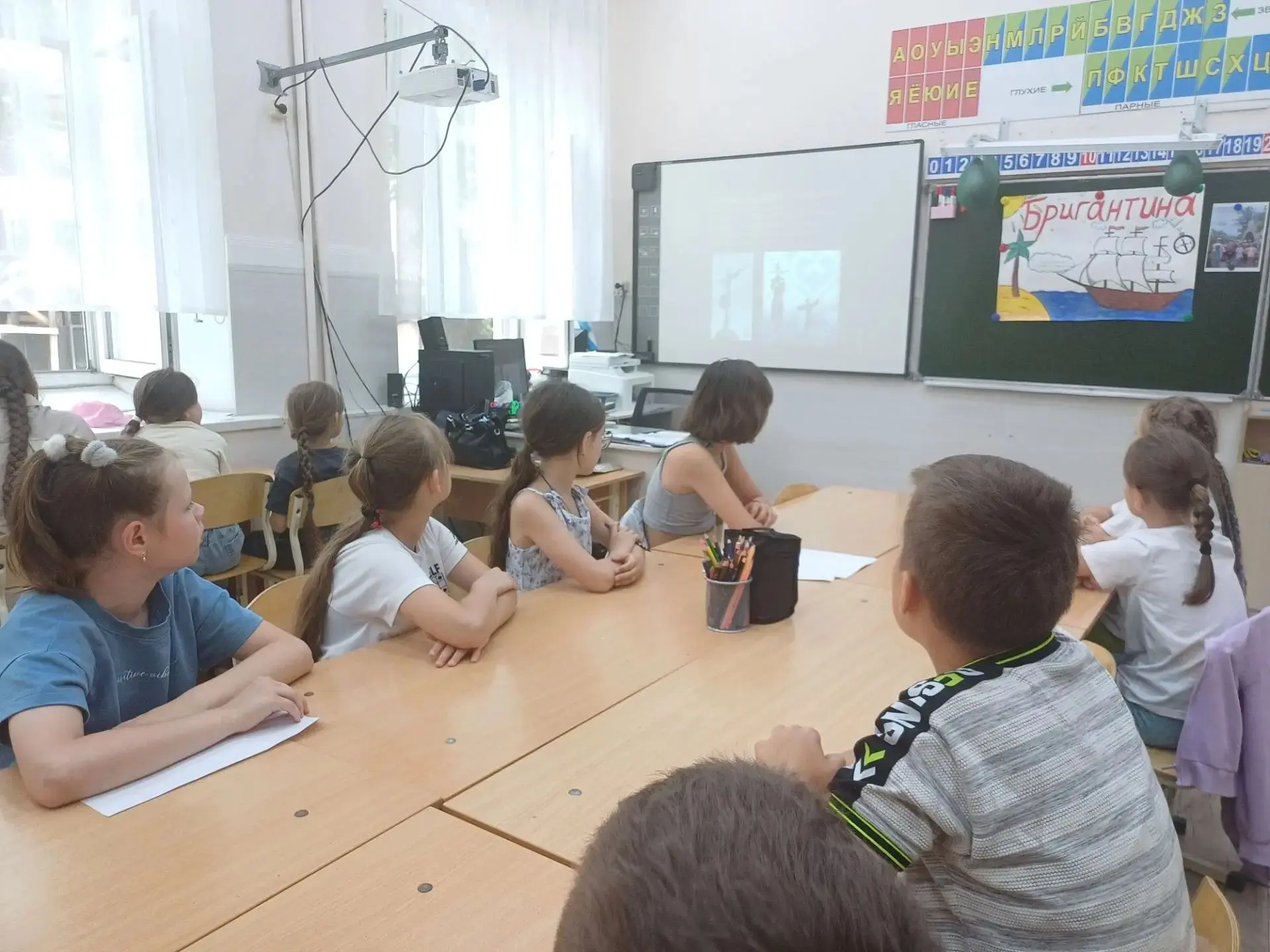 🌞 День 11-й: Энергия Кавказа и брызги бассейна!
Одиннадцатый день в нашем пришкольном лагере выдалс