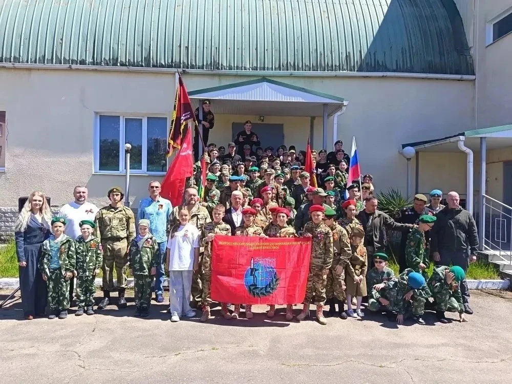 🇷🇺9 мая юнармейский отряд "имени Титова И. С." принял участие в торжественном параде, который прошел
