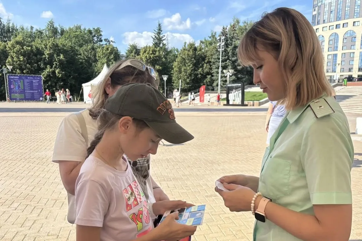 👫 В День молодежи центральная площадь Ижевска превратилась в оживленное место встречи ...
