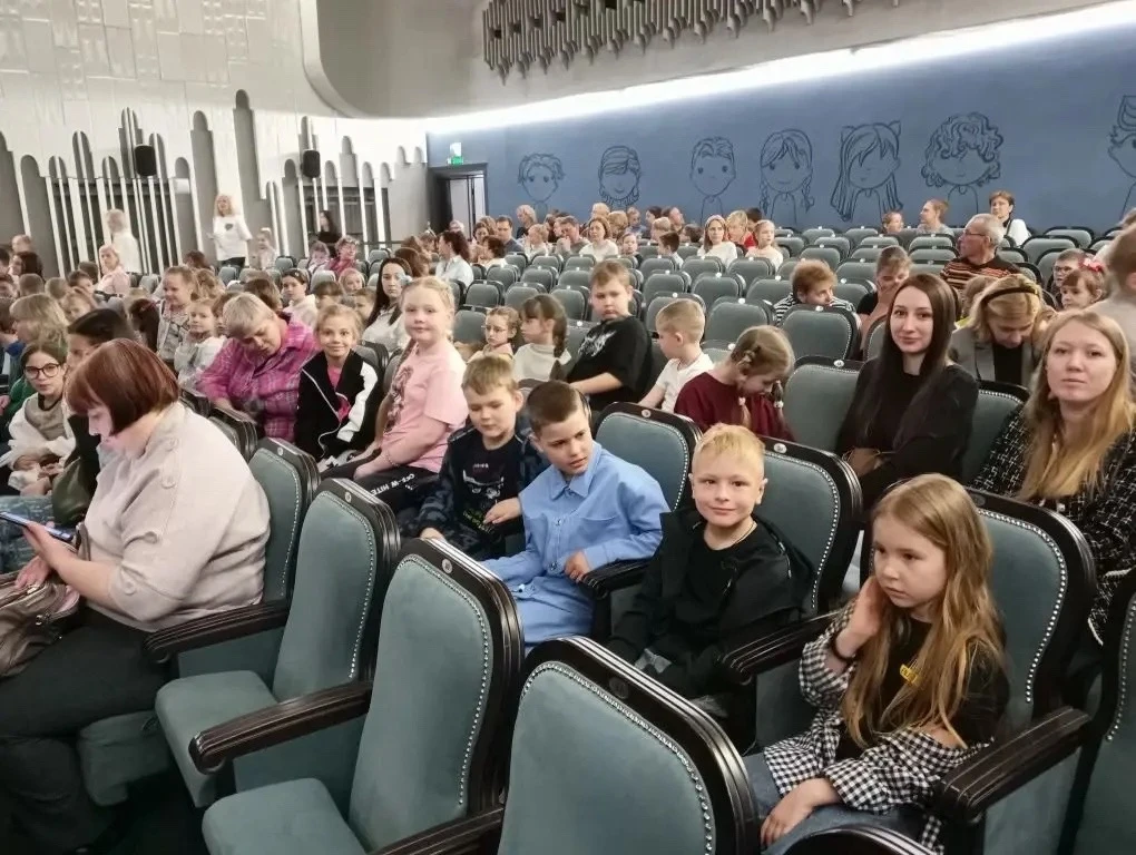 🎭 ВОЛШЕБНЫЙ ДЕНЬ В ТЕАТРЕ КУКОЛ! 🎭  📍29 марта ученики 2 «А» и 2 «В» классов отправились в удивительн