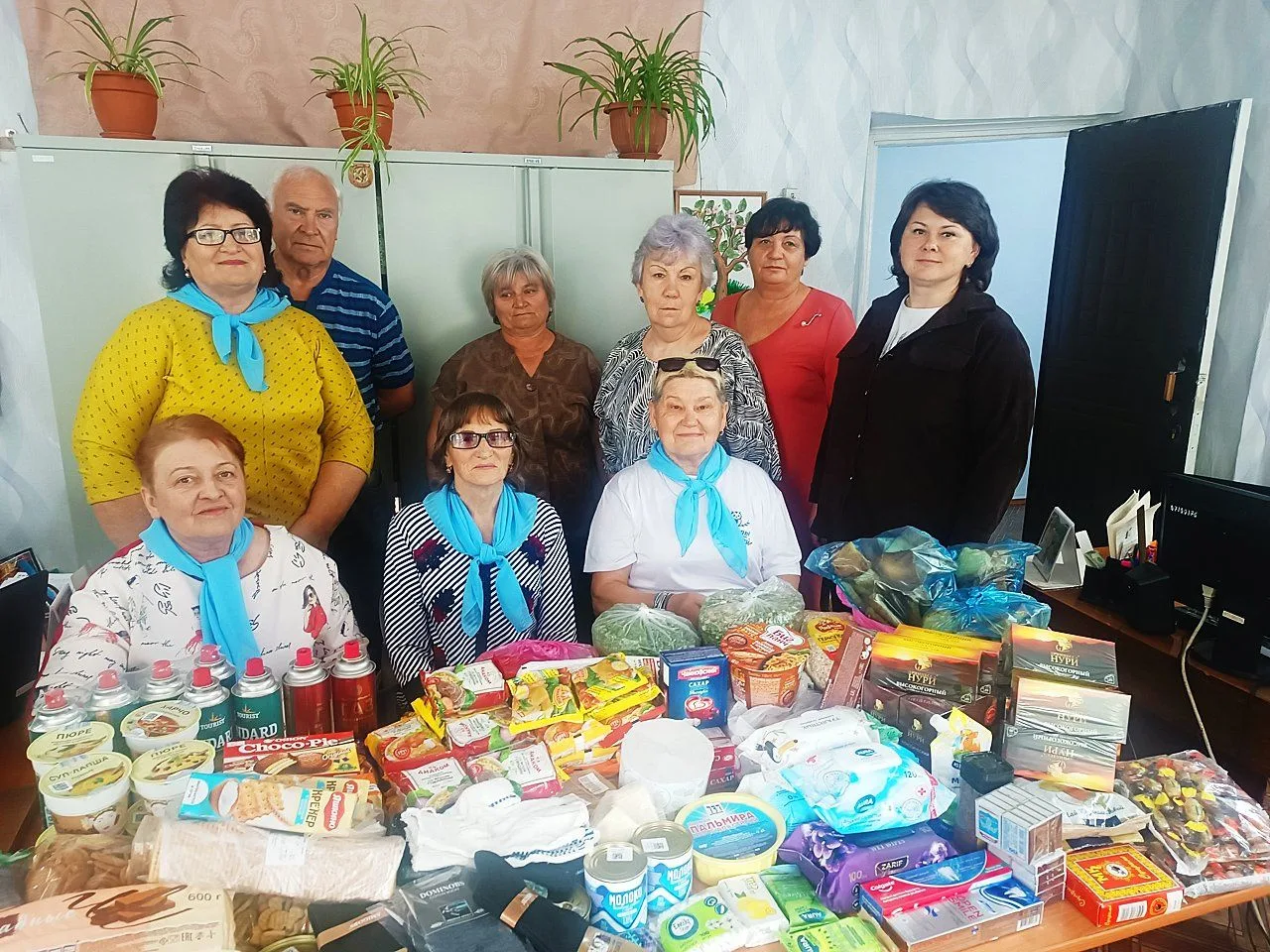 «Единство даёт великую силу» - социальные работники и «Серебряные волонтёры» собрали гуманитарную по