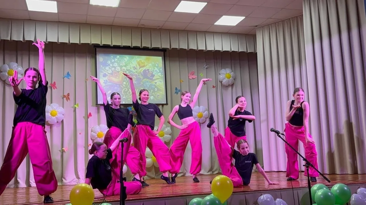 Весна уже стучится в двери, а наши юные артисты встретили её первыми! 💐