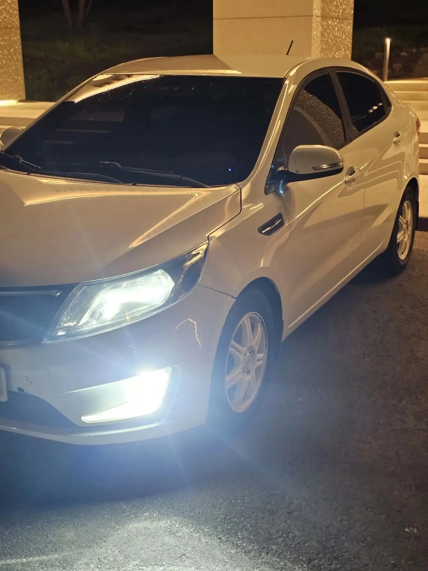 Продам kia rio 3, 2013 года, мотор 1.6, 
пробег 190т км ,коробка механика, мотор масло не кушает, с 