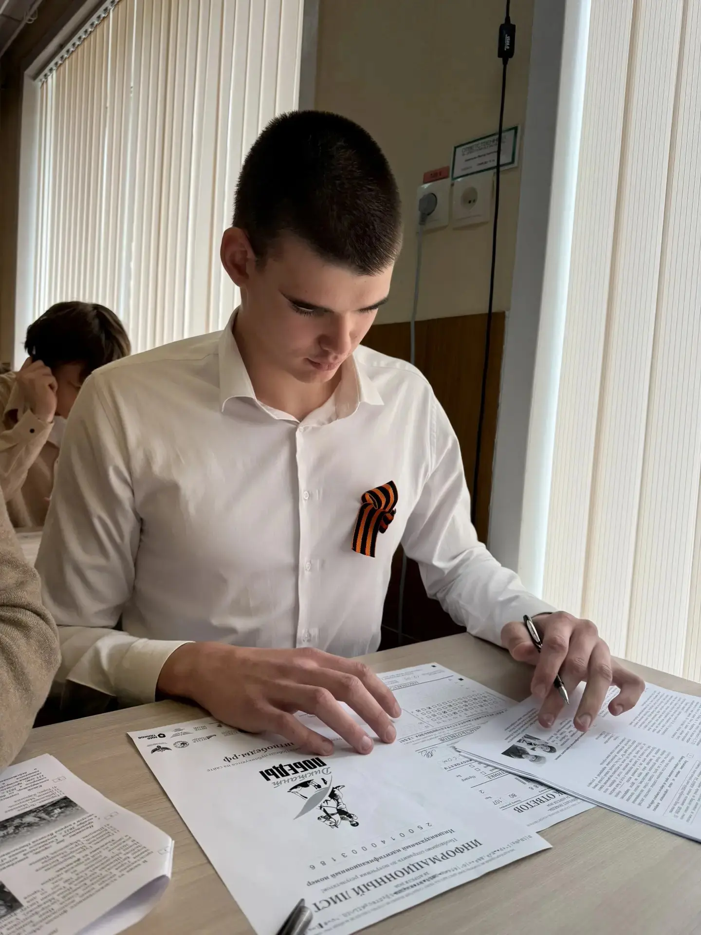 🕊 24 апреля наш лицей присоединился к миллионам людей по всему миру, чтобы почтить память героев и п