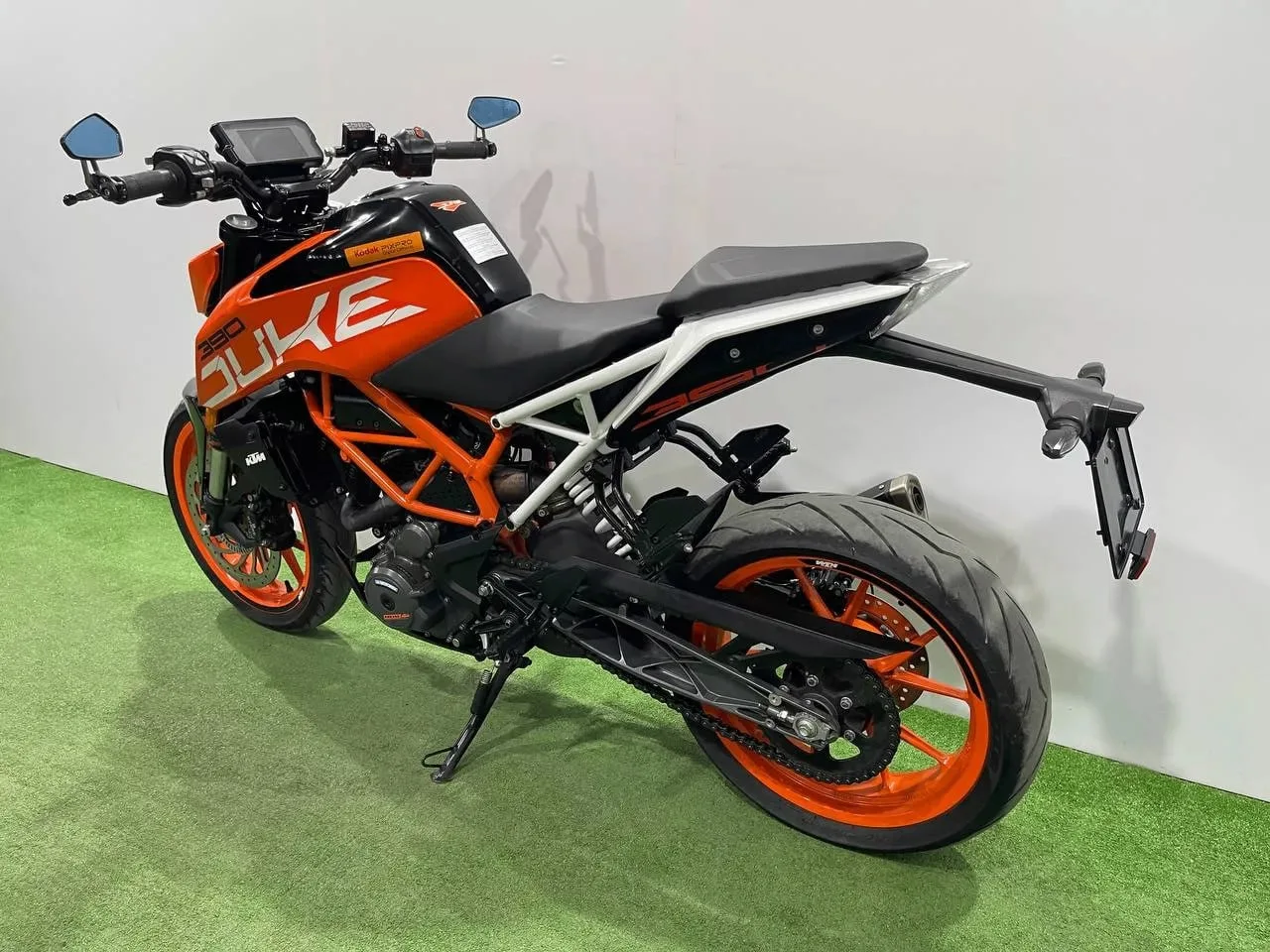 KTM 390 DUKE в наличии во Владивостоке  Характеристики:  - 2019 год - объем 390 см3 - Аукцион JBA - 