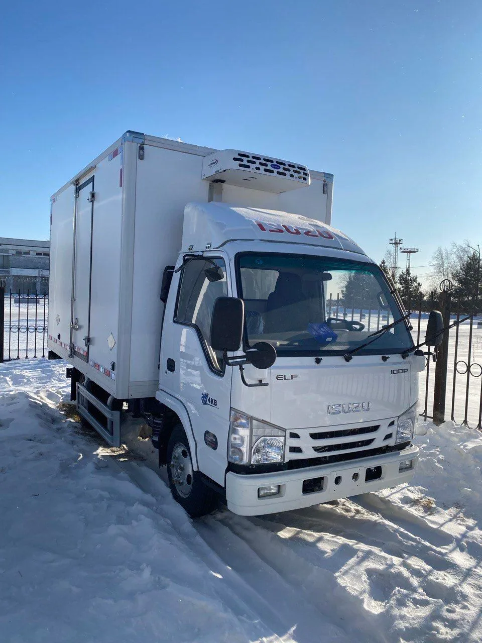 Фургоны рефрижераторы Isuzu г/п 2т, 15 м3, усиленные рессоры, под категорию "В" в наличии
