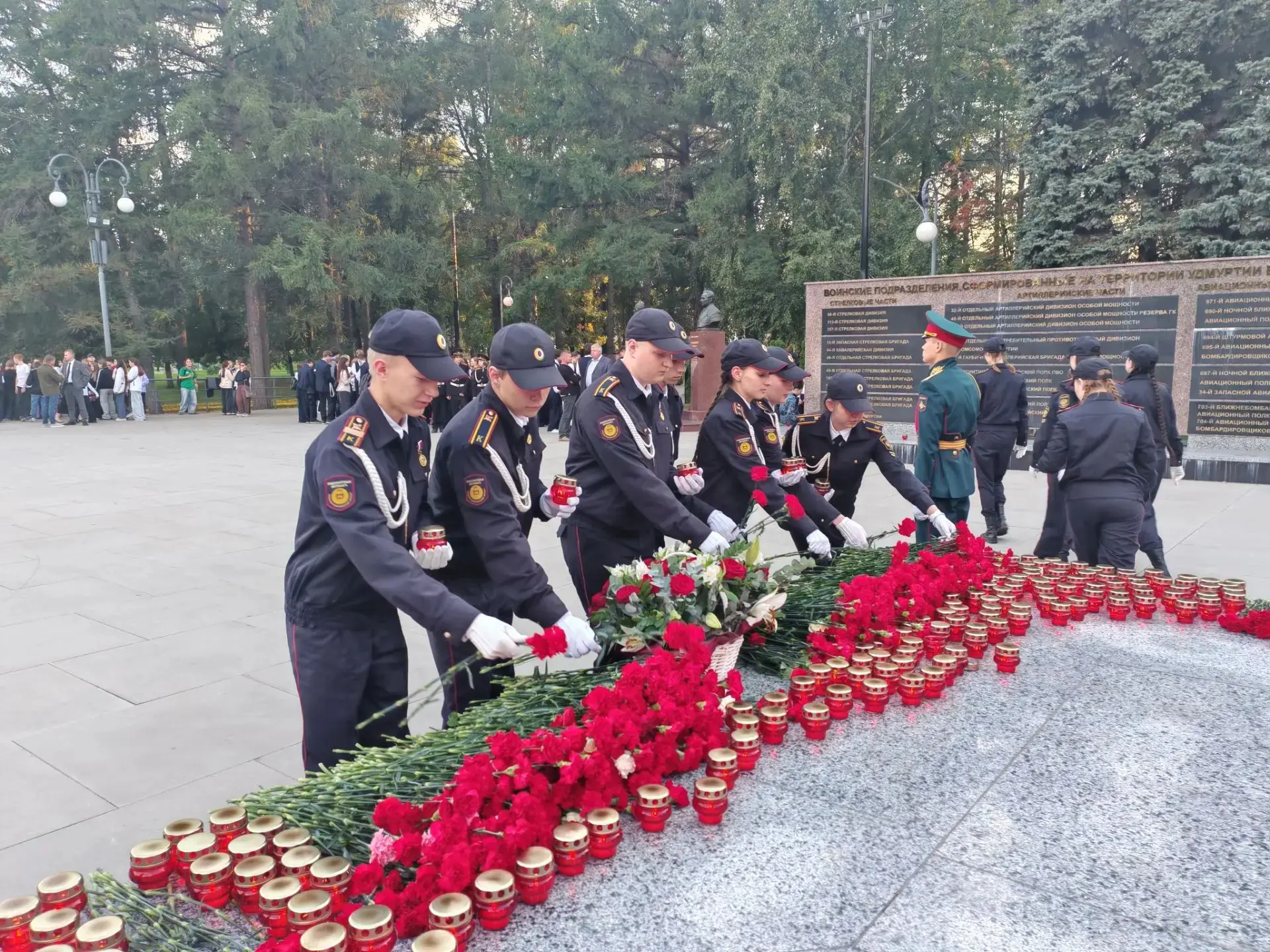 🕯️ Вчера, 3 сентября, вся страна склоняла голову в скорби и памяти. В этот день курсан...
