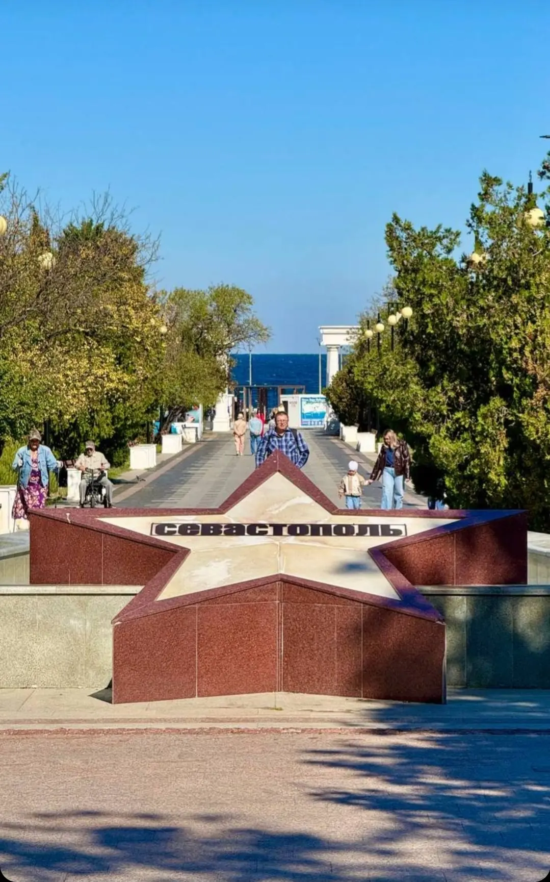 Друзья, всем привет из Города-Героя! Как у вас выходные проходят?