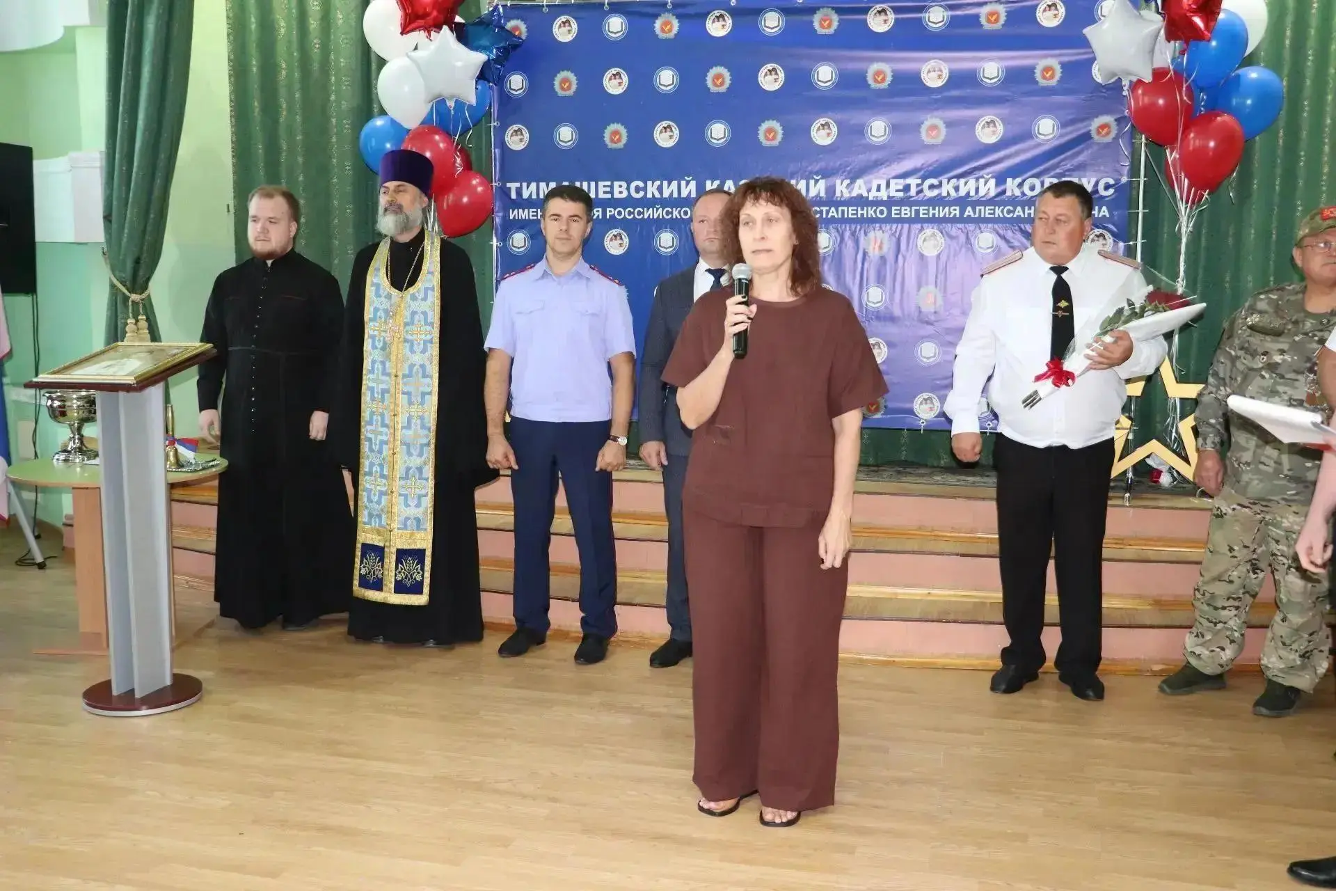 Мама Героя России Евгения Остапенко приехала в гости к кадетам Тимашевского казачьего к...
