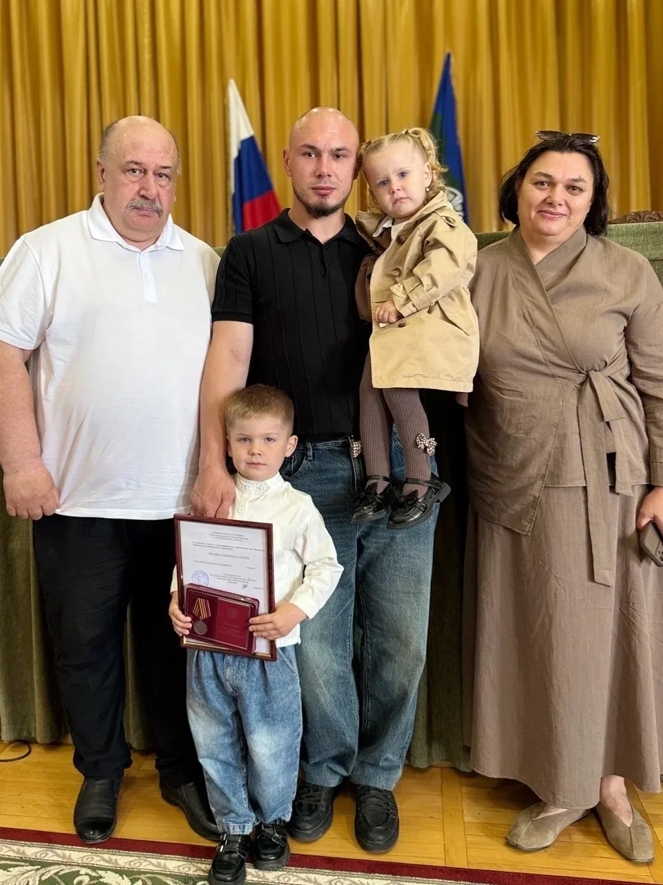 🔹В администрации Усть-Джегутинского района состоялось награждение участника специальной военной опер