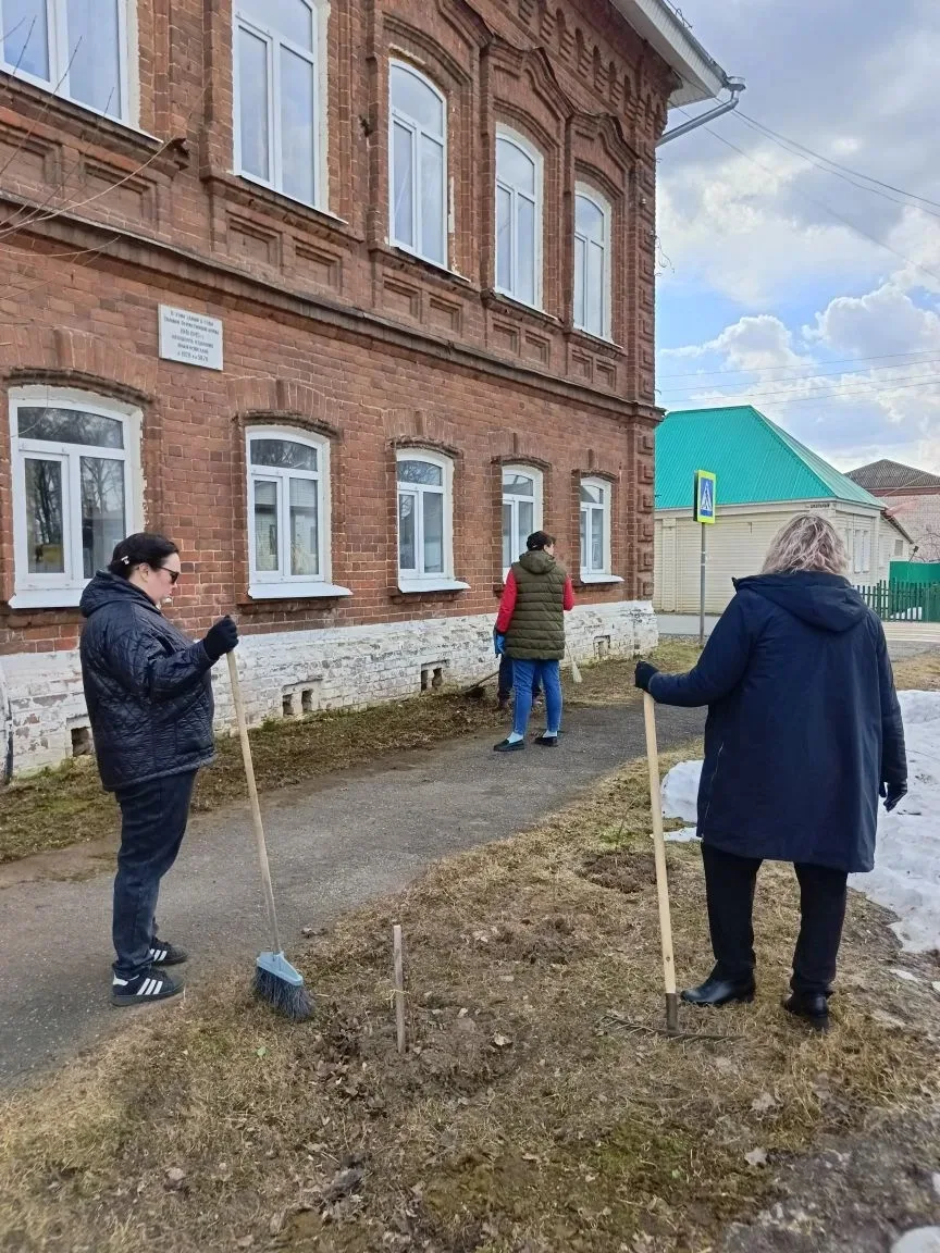 🌿 Весенний субботник в Камбарском районе