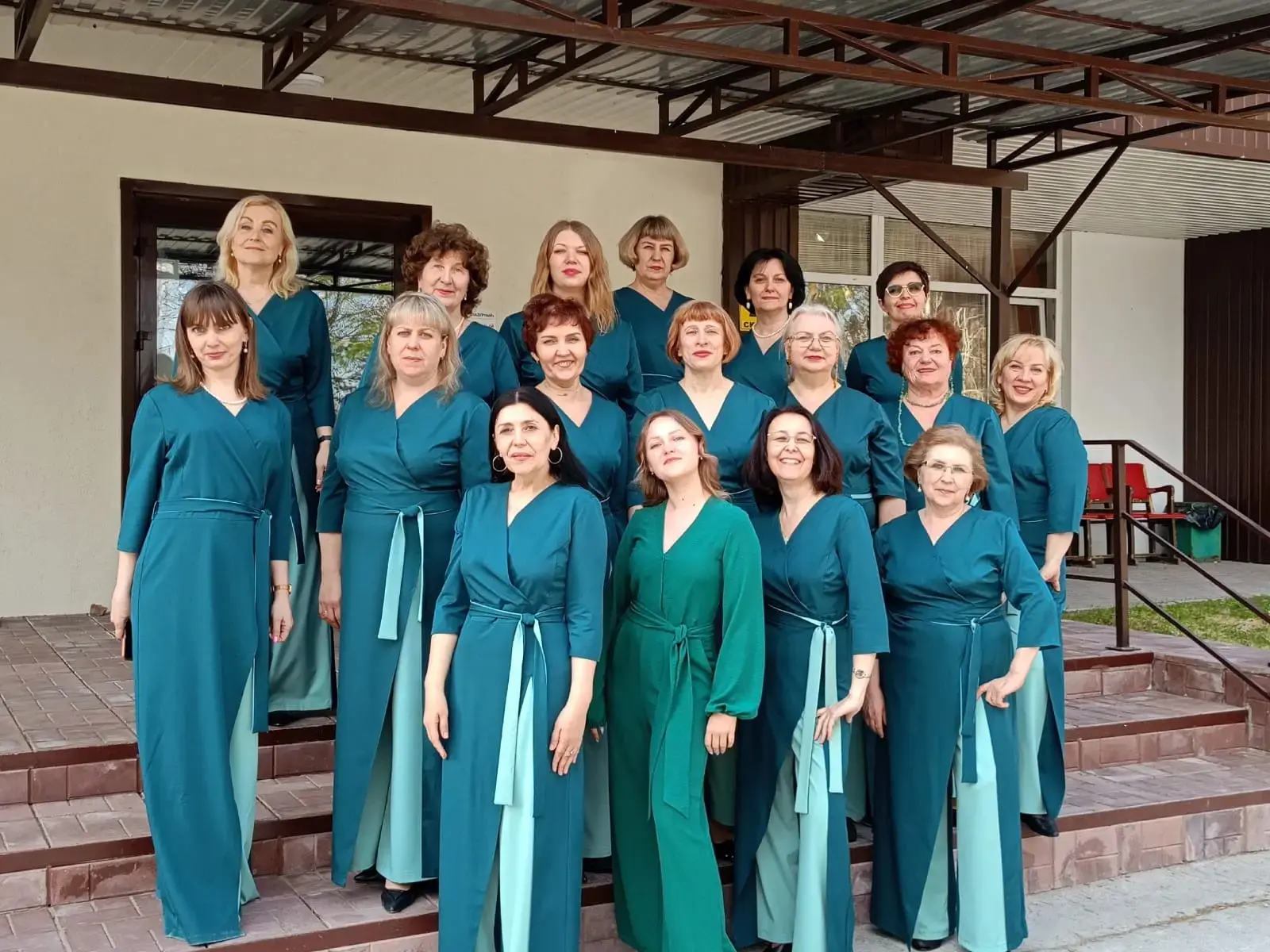 🎼 Поздравляем хор педагогов гимназии "Хорошее настроение" (рук. Литау Н.В.) с подтверждением почетн