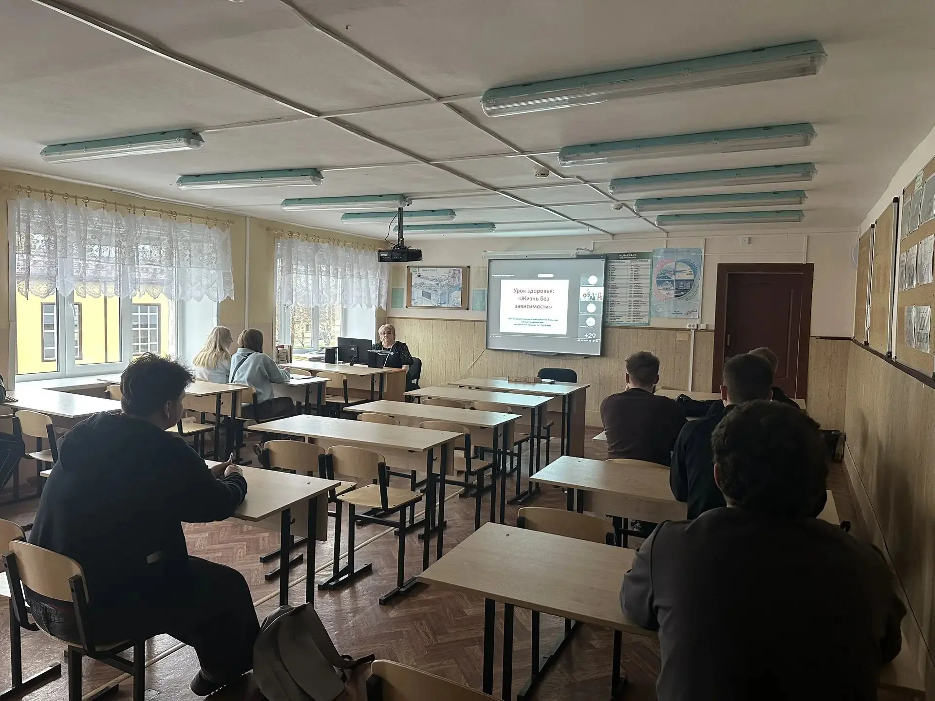 28 сентября в группах прошли важные и актуальные классные часы, посвященные заботе о св...