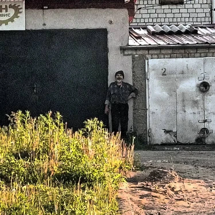 Кто обратит внимание на ситуацию?

Жители Свободного уже не первый раз сообщают о мужчине, который п