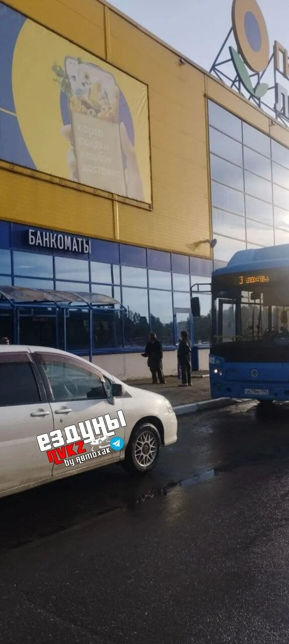 Добрый вечер! Опубликуйте пожалуйста,может сотрудники ГАИ накажут. 18.07.26 "ТЦ Лента" ...