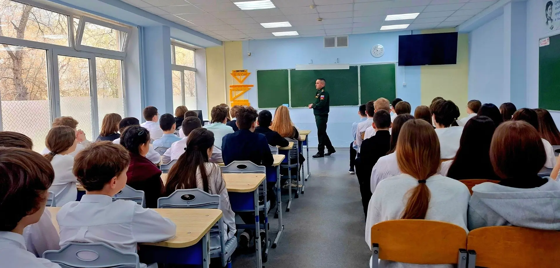 В нашей школе состоялась встреча семиклассников с ветераном боевых действий, участником СВО Каримовы