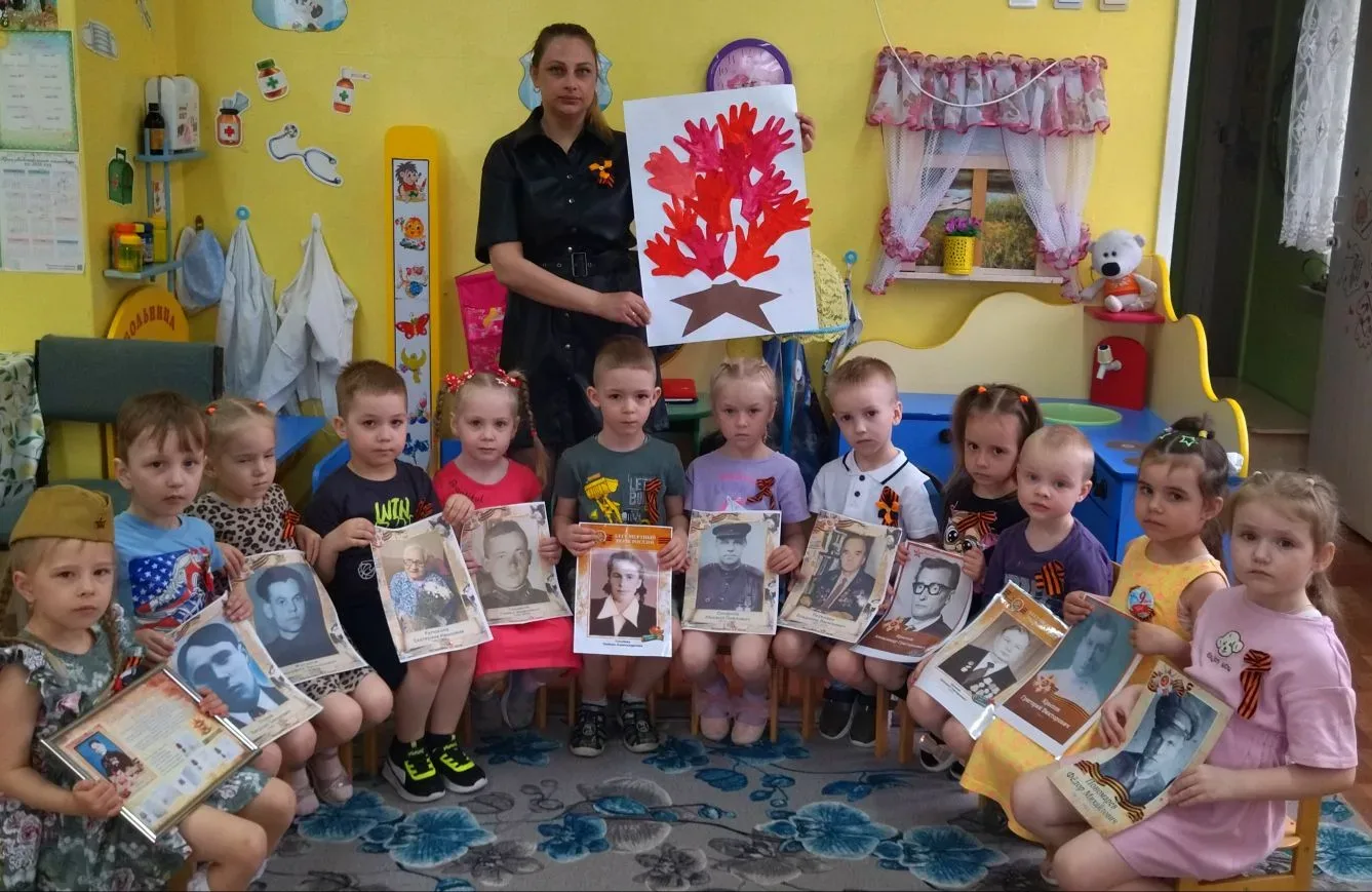 Сегодня дети группы "Солнышко" беседовали о Великой Отечественной войне, о празднике "Д...