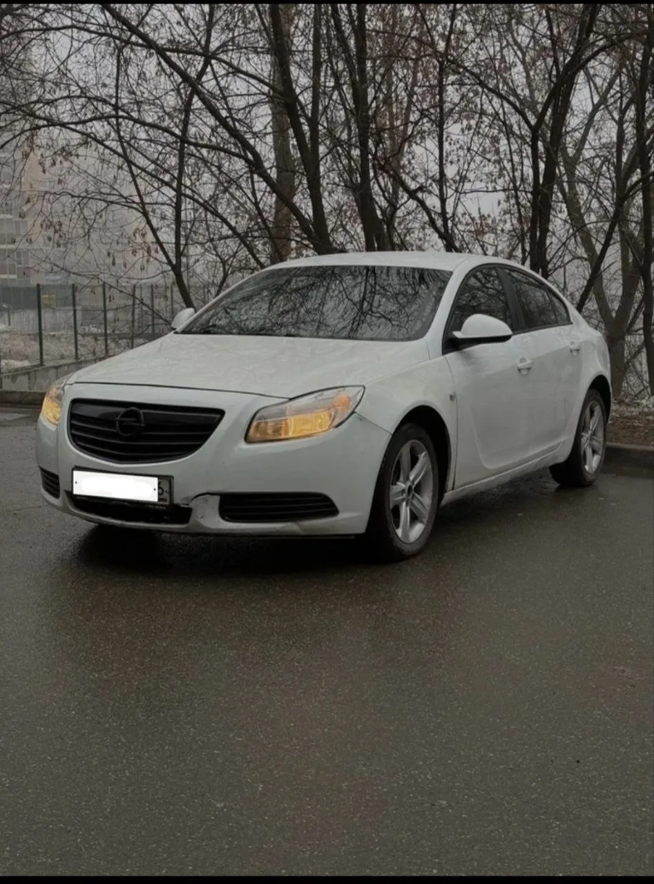Продаю Opel Insignia 2012 года выпуска — городской и комфортный седан с проверенной мех...