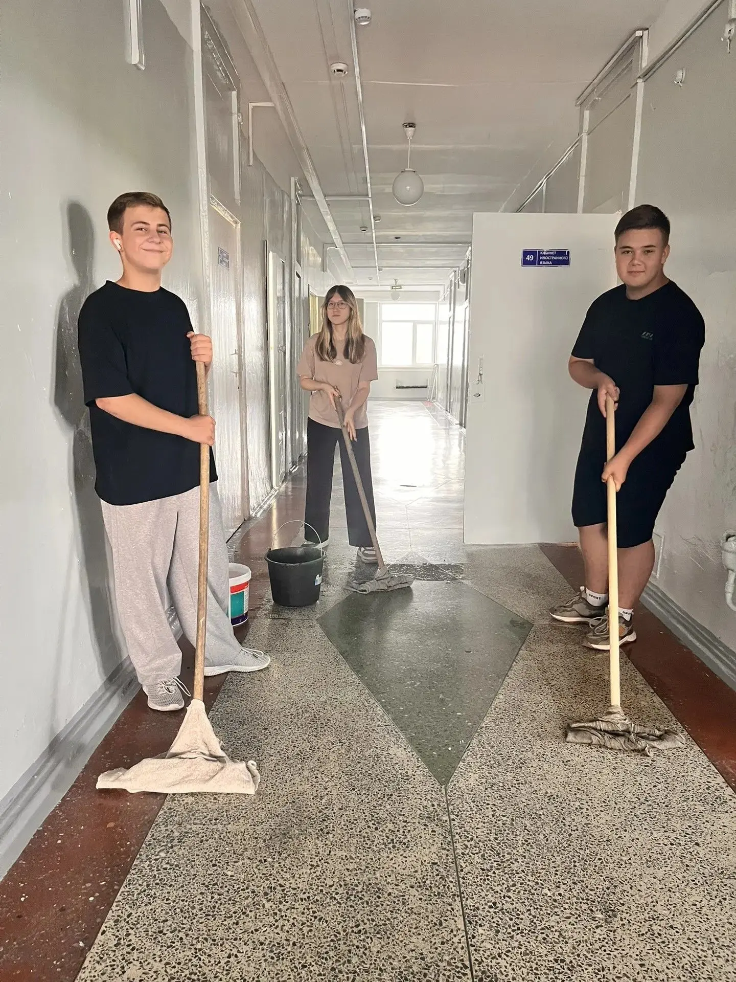 22.07.2026г.
✨Ребята из платной бригады продолжают активную уборку школы и готовят её к предстоящему