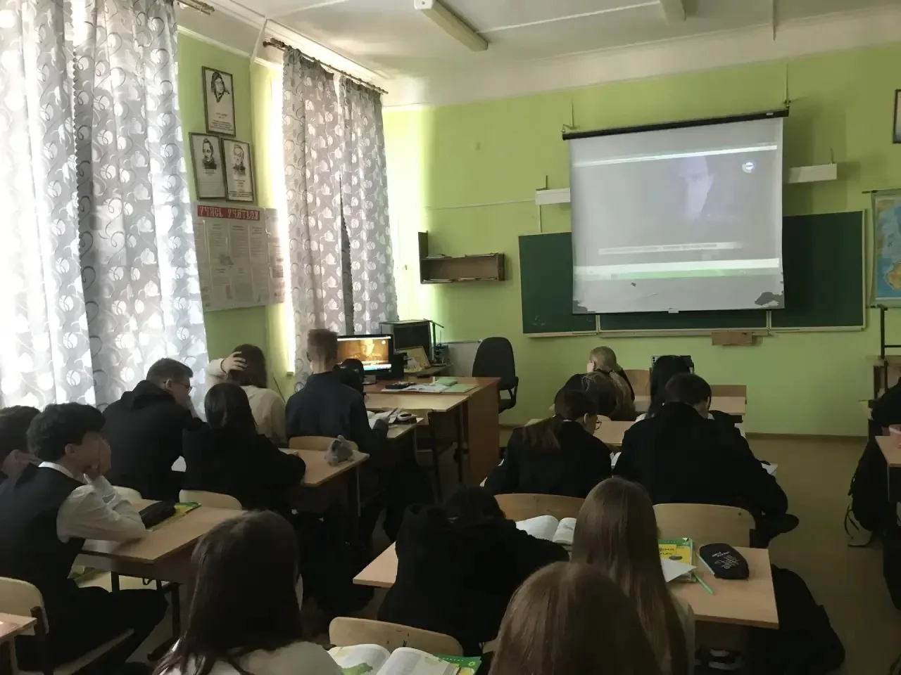 Кинолекторий в нашей школе: Сталинградская битва глазами учеников Сегодня в стенах нашей школы состо