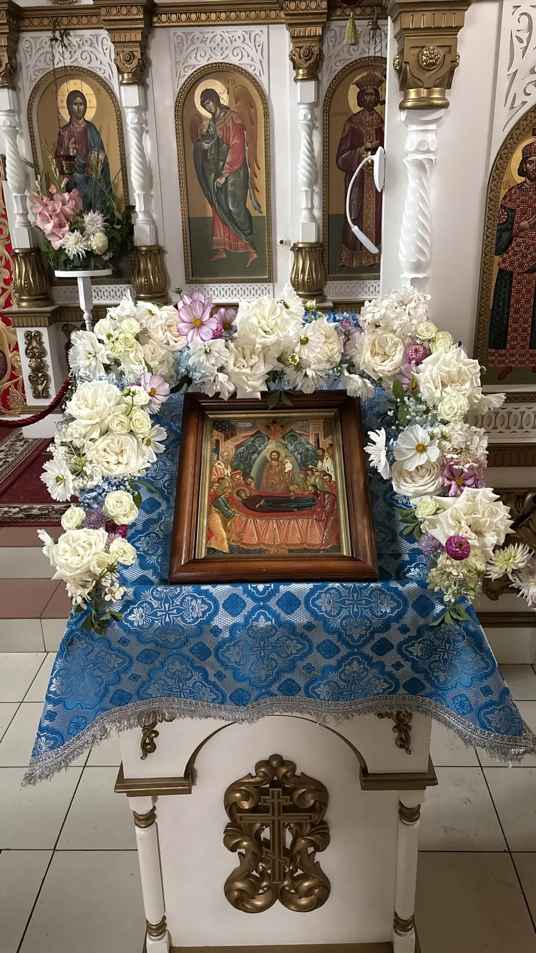 Благодарю всех наших дорогих помощниц Ирину, Юлию, Марину, прихожан нашего храма.