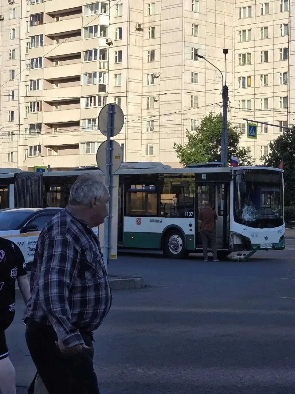 😱 Вчера  Автобус сбил девочку на перекрёстке улицы Коллонтай и Товарищеского проспекта, сообщают оч