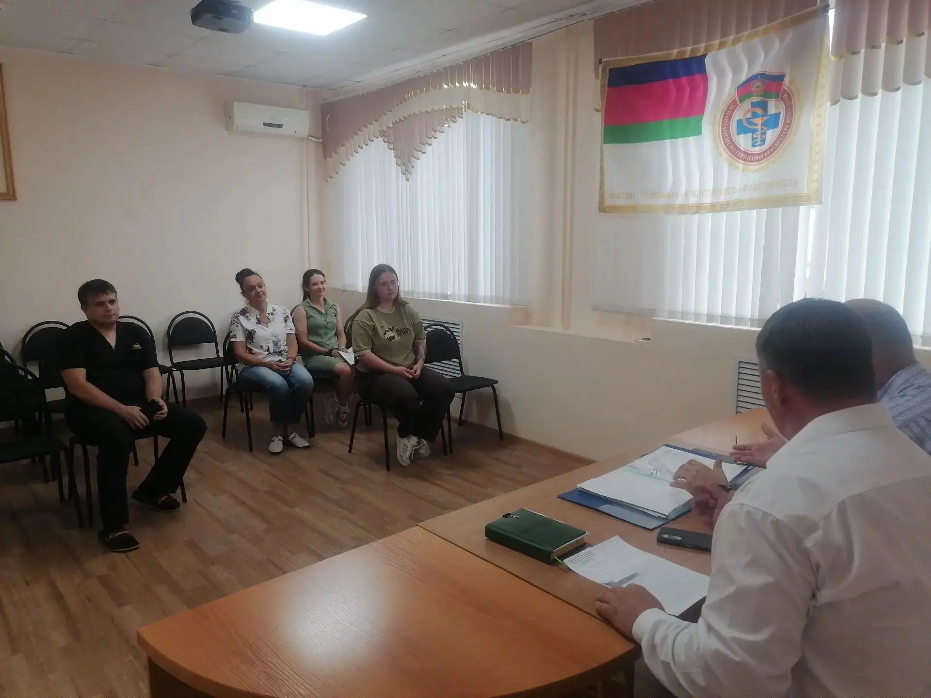 В Тимашевском районе обсудили порядок работы мобильных групп по контролю за перемещение...