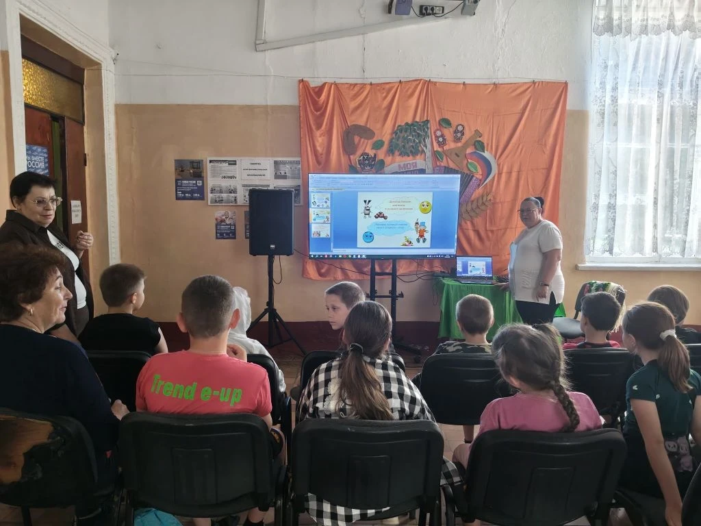 В МБУ "Клуб "Комсомолец" провели информационный час «Полезные и вредные сладости».