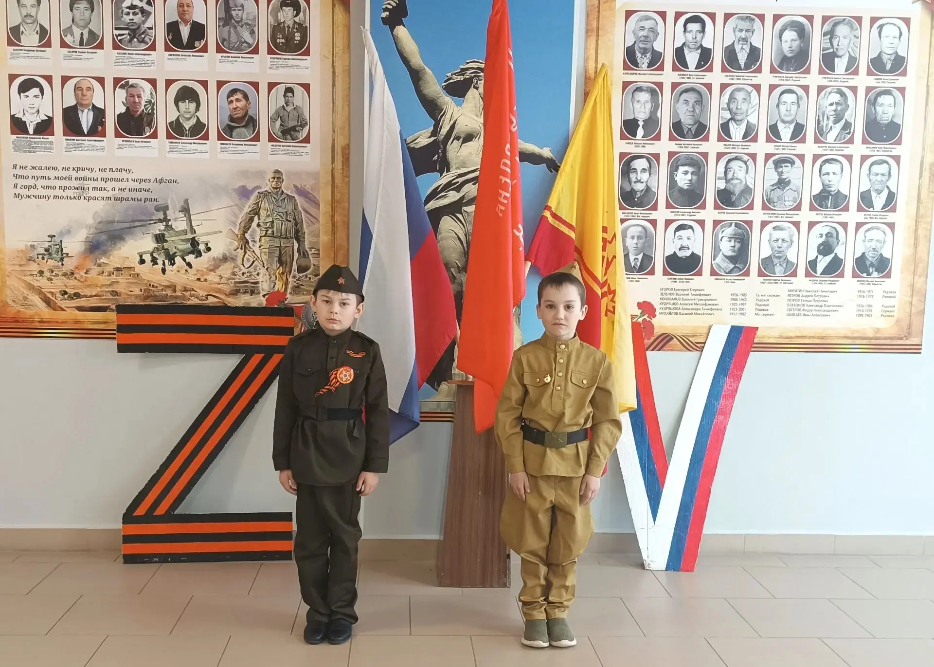 🦅 Орлята Караклинской школы у Знамени Победы.🇷🇺