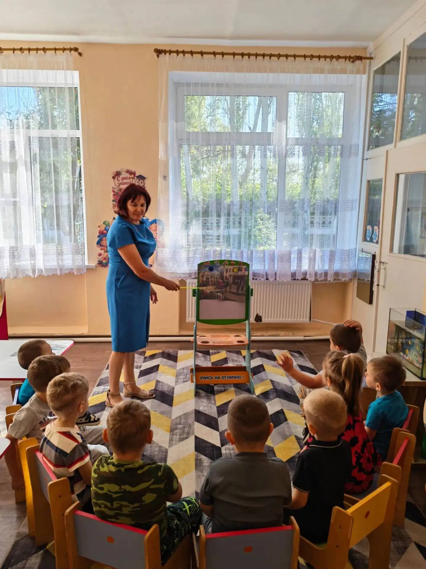 День знаний в младшей группе! Здравствуй, детский сад! Первый урок' дружбы и веселья пр...