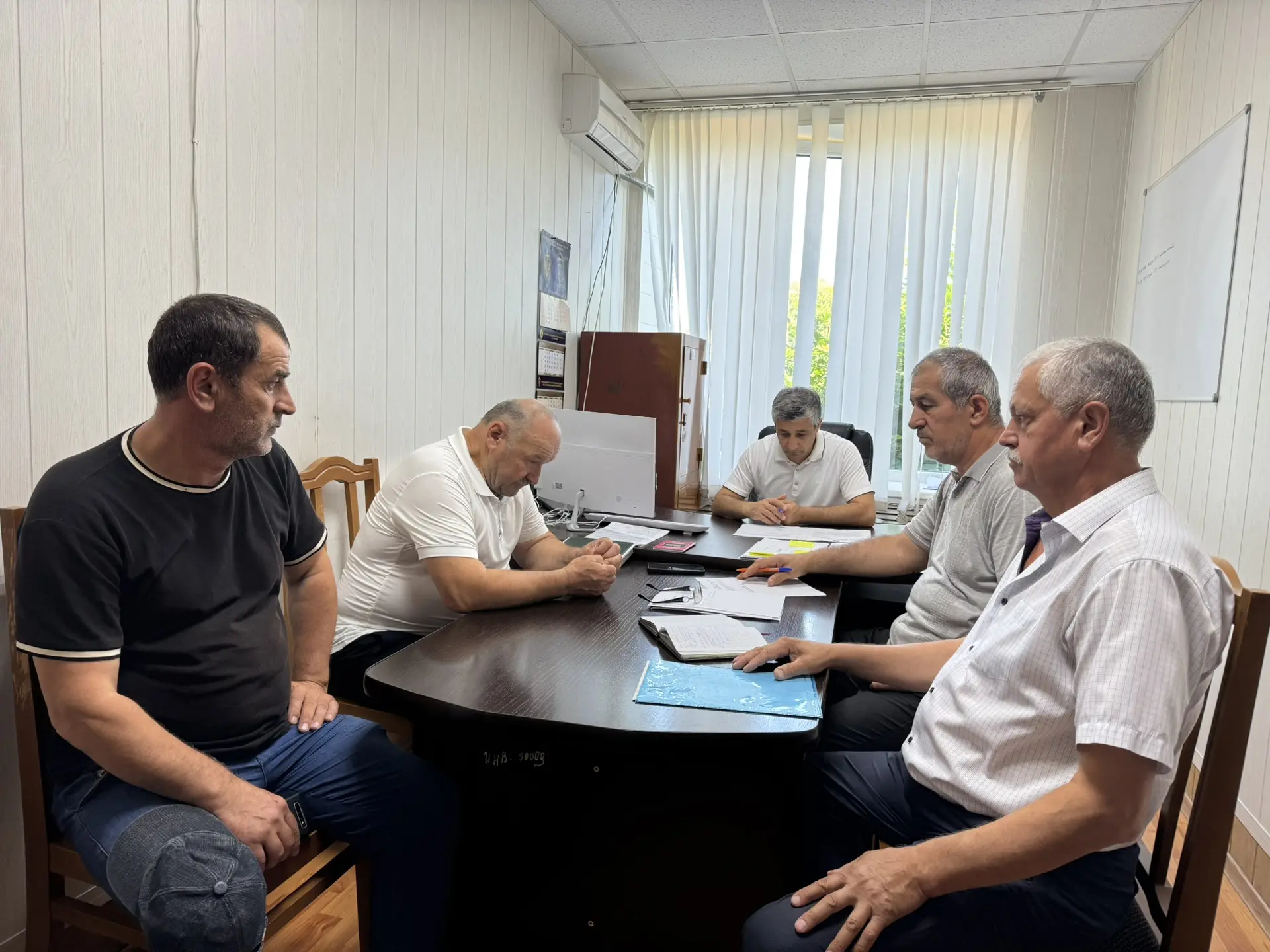 Сегодня в администрации Каякентского района состоялся прием граждан, который провел зам...