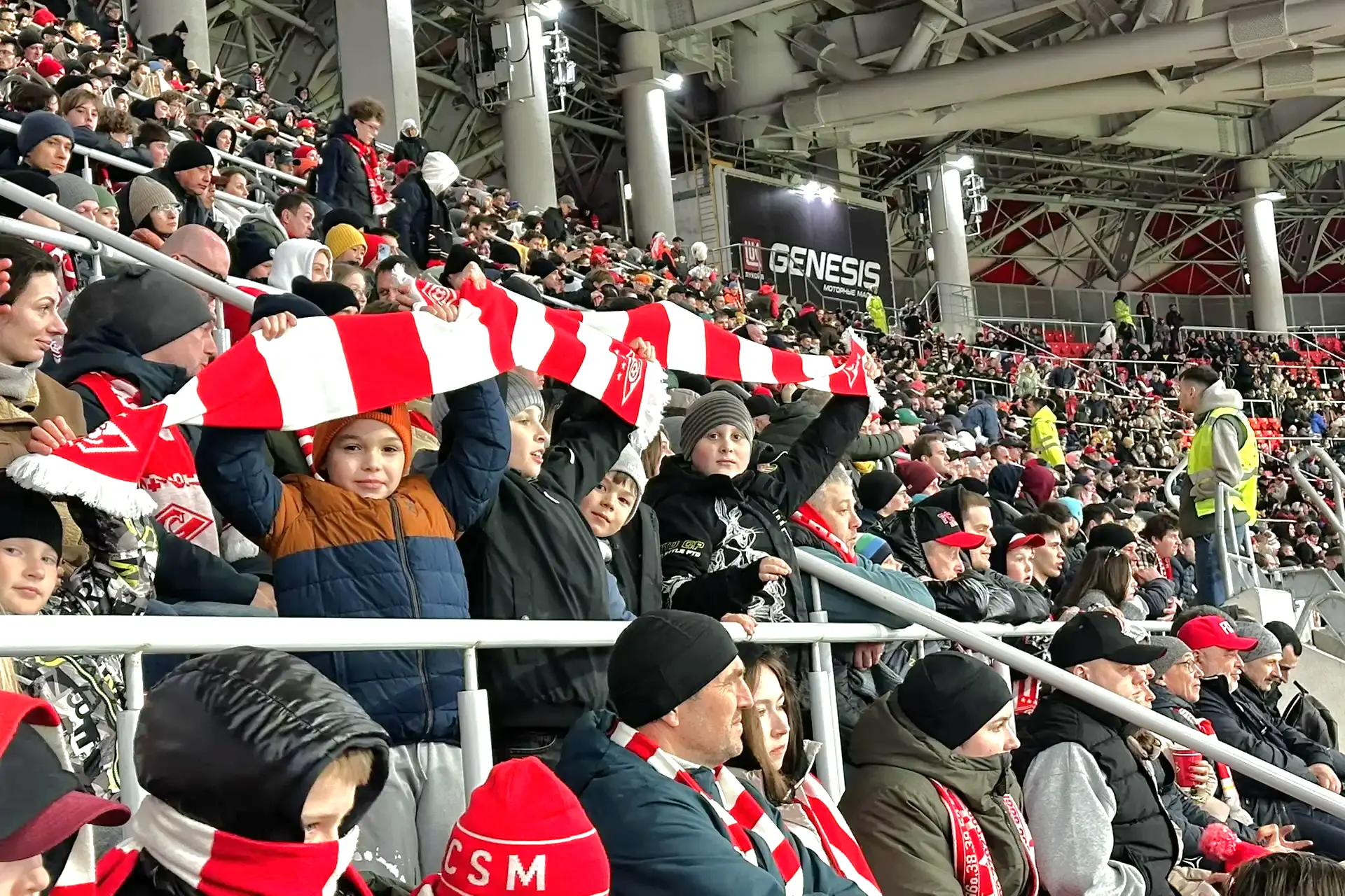 И снова на футбол! ⚽️  📣 Вчера поклонники серьезного футбола из нашей школы побывали на матче Спарта