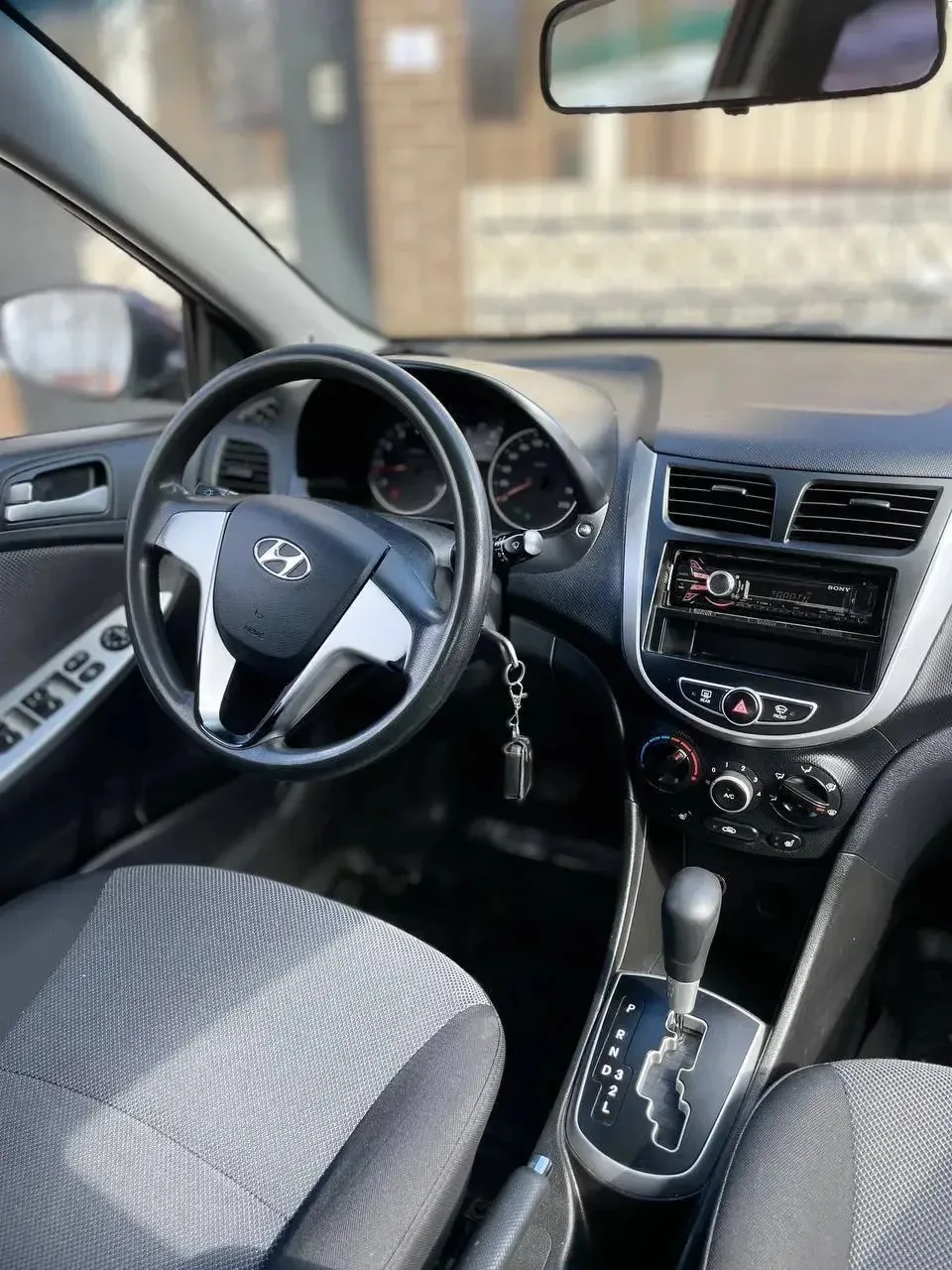 Hyundai Solaris  1.6 АКПП 2013 год   Пробег: 110.000км РОДНОЙ(подтвержден)  3 собственника Идеальная