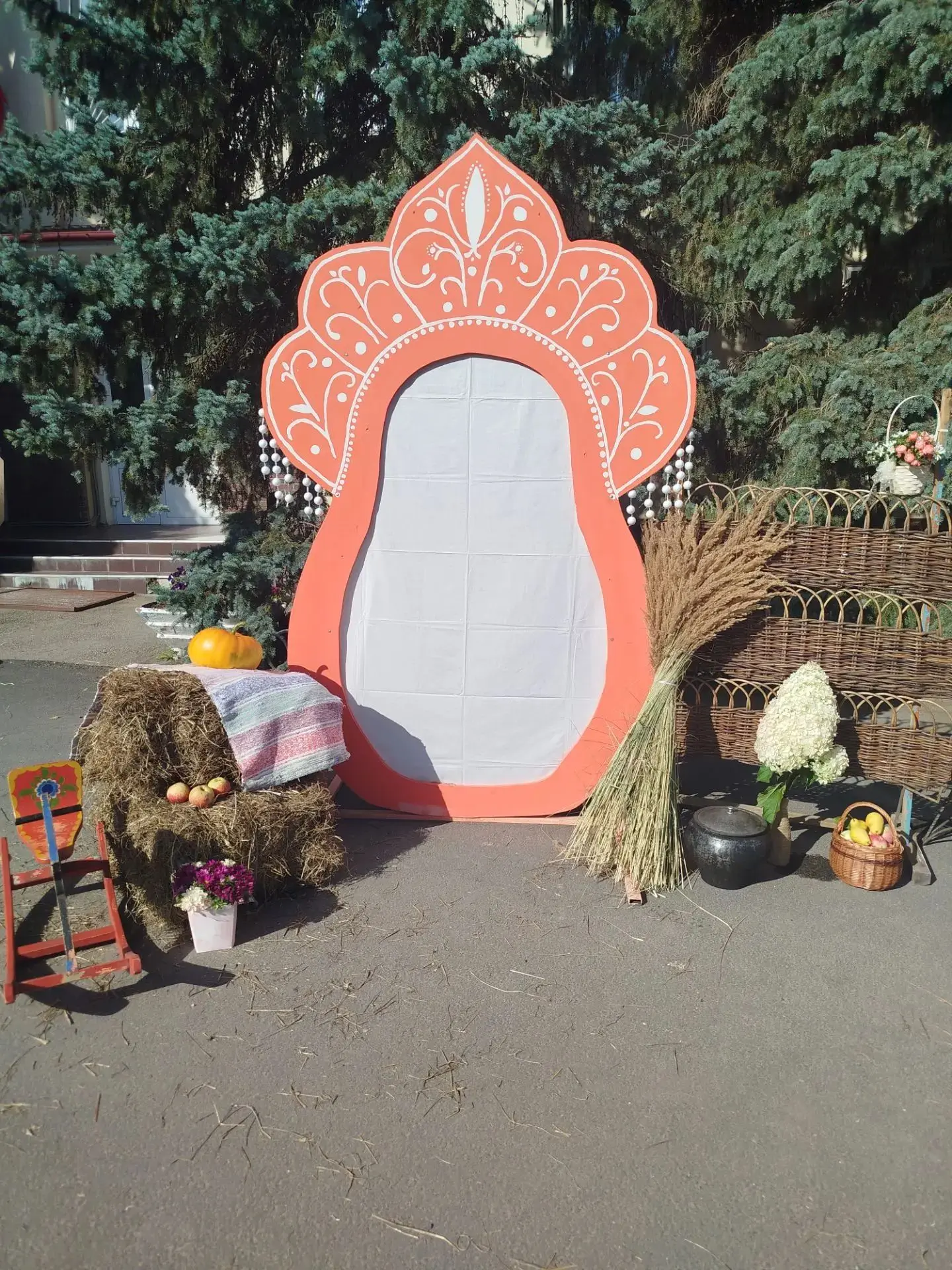 Традиции единства: ежегодная выставка цветов и плодов 🌺