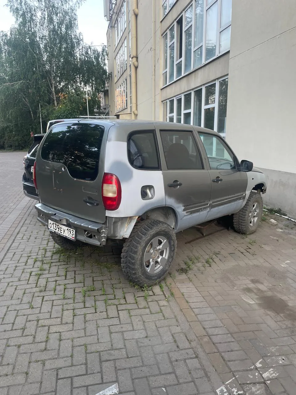 Похоже из соседней автомастерской.