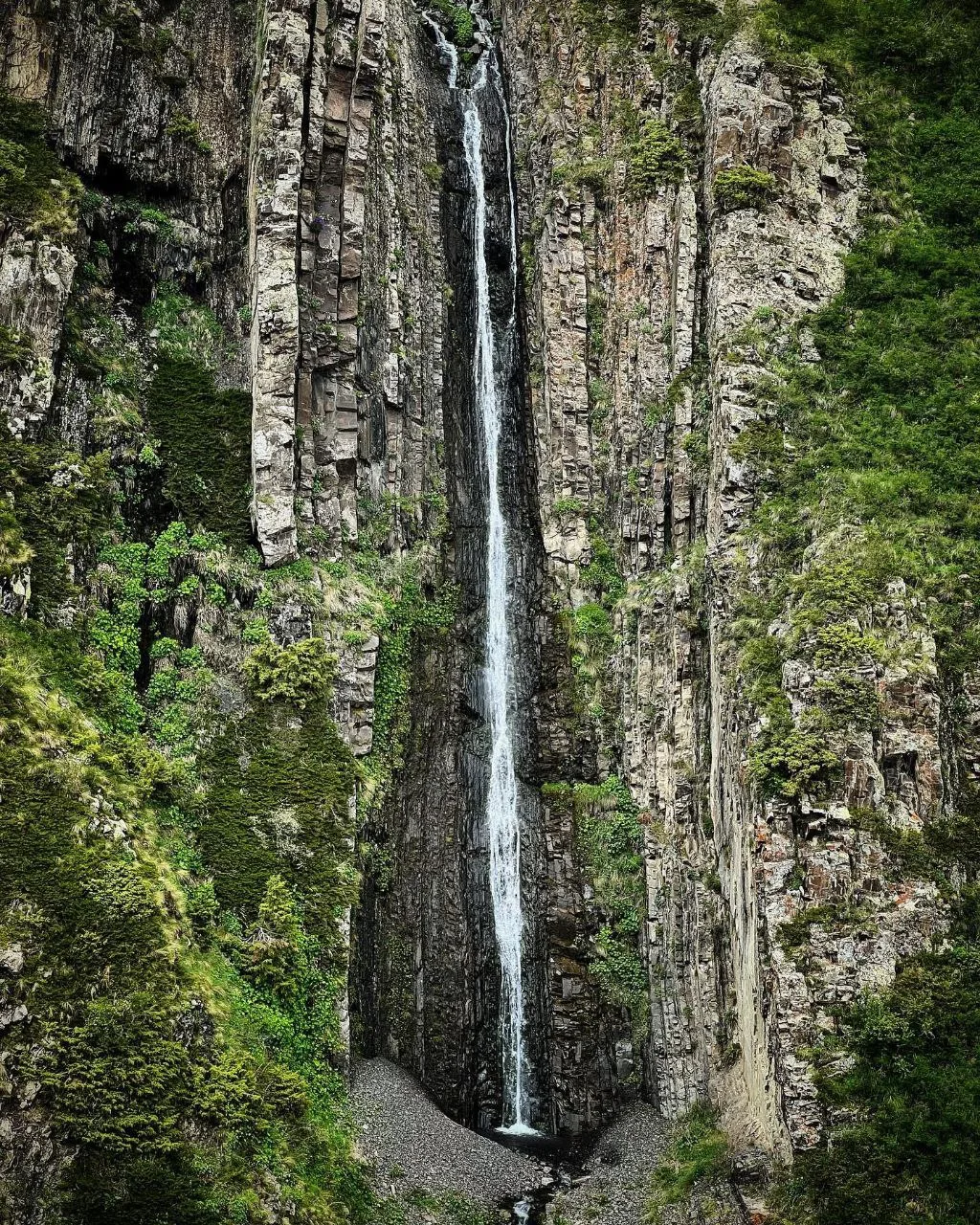 🏞️ Гдымский водопад   Возможно, это не самый зрелищный водопад в Дагестане, но определённо один из с