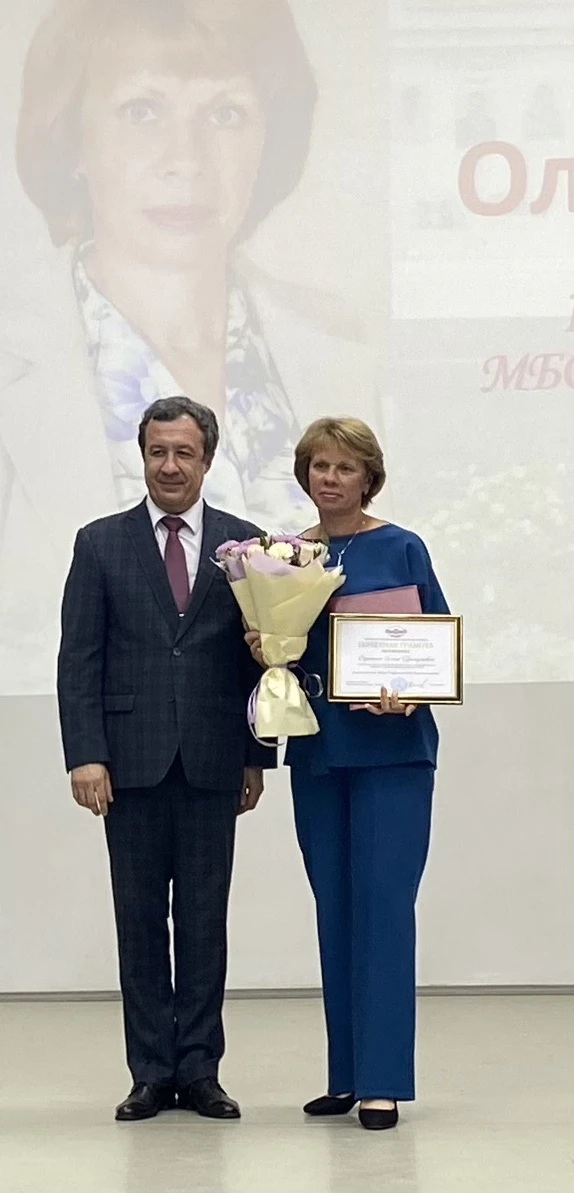 Учитель начальных классов, руководитель музея нашей школы Ольга Григорьевна Воронина уд...