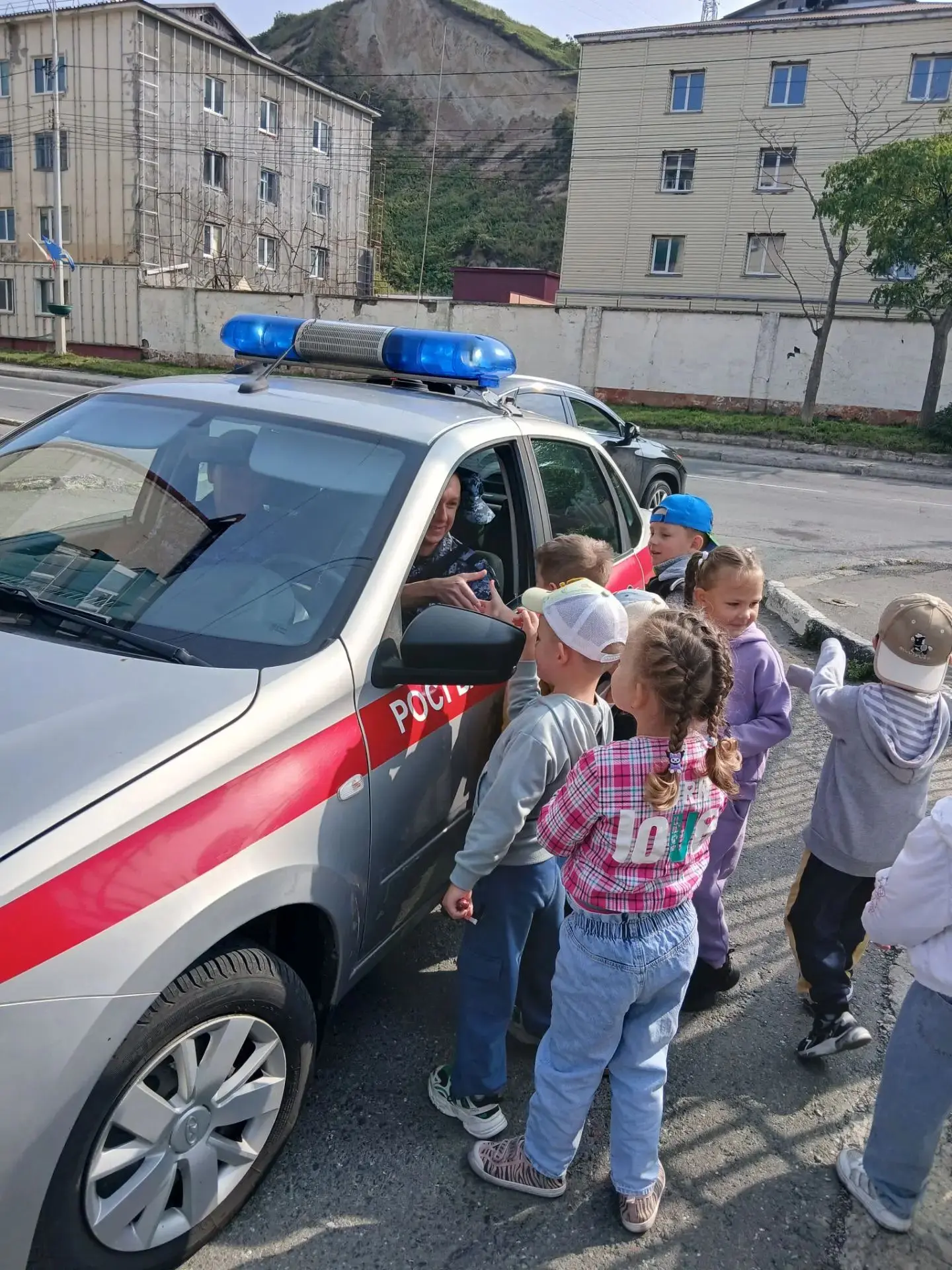 ✨ В старшей группе “Рыбка” прошло увлекательное знакомство с Росгвардией!