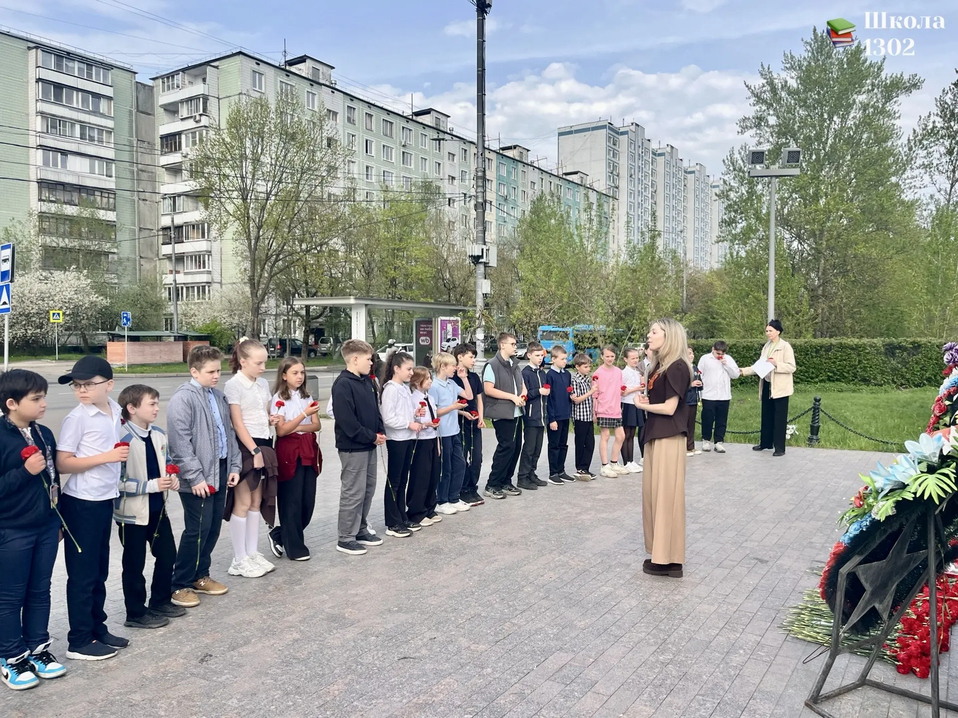 🌹 Я помню! Я горжусь!  Ученики нашей школы приняли участие в патриотической акции «Красные гвоздики»