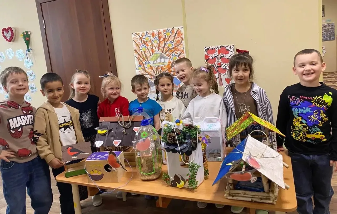 На улице зима и нужно позаботиться о наших друзьях -птицах. В средней группе «Звездочки...