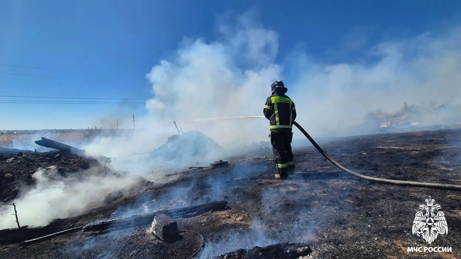 🚒Сотрудники МЧС России потушили пожар в Элисте