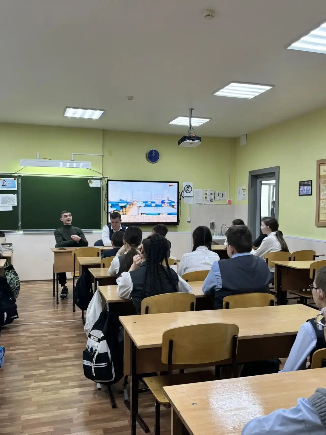 В рамках патриотического воспитания 27 апреля в 5 В классе состоялась встреча с ветеранами-гвардейца