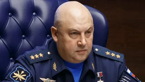 ❗️Путин поручил генералу Суровикину уничтожить мосты в Киеве, — пишет The Telegraph