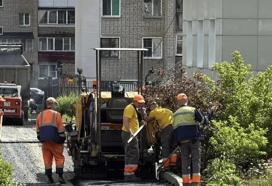 Новый асфальт и тротуары: в Кирове масштабно обновляют территории 29 детских садов

В Кирове продолж