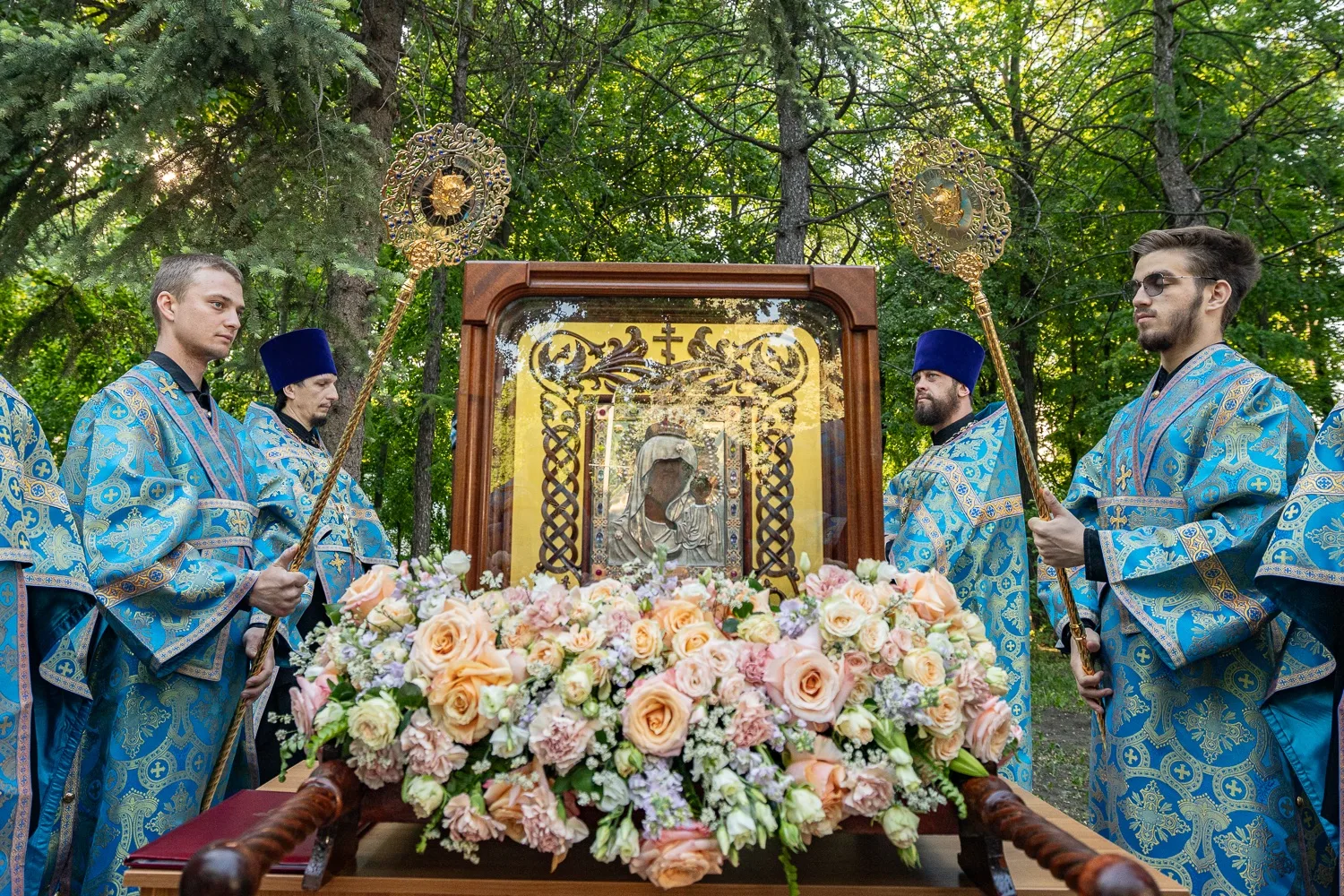 В Ульяновске росгвардейцы обеспечили безопасность крестного хода с одной из главных святынь Симбирск