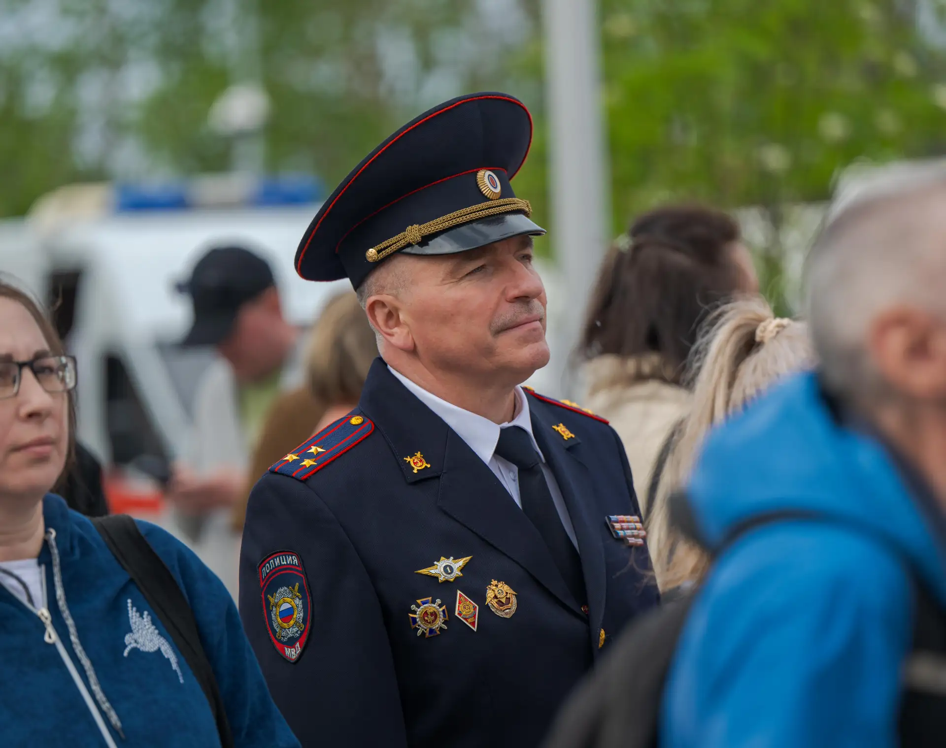 В День России полиция Мурманска обеспечила безопасность праздника и помогла вручить юным северянам п