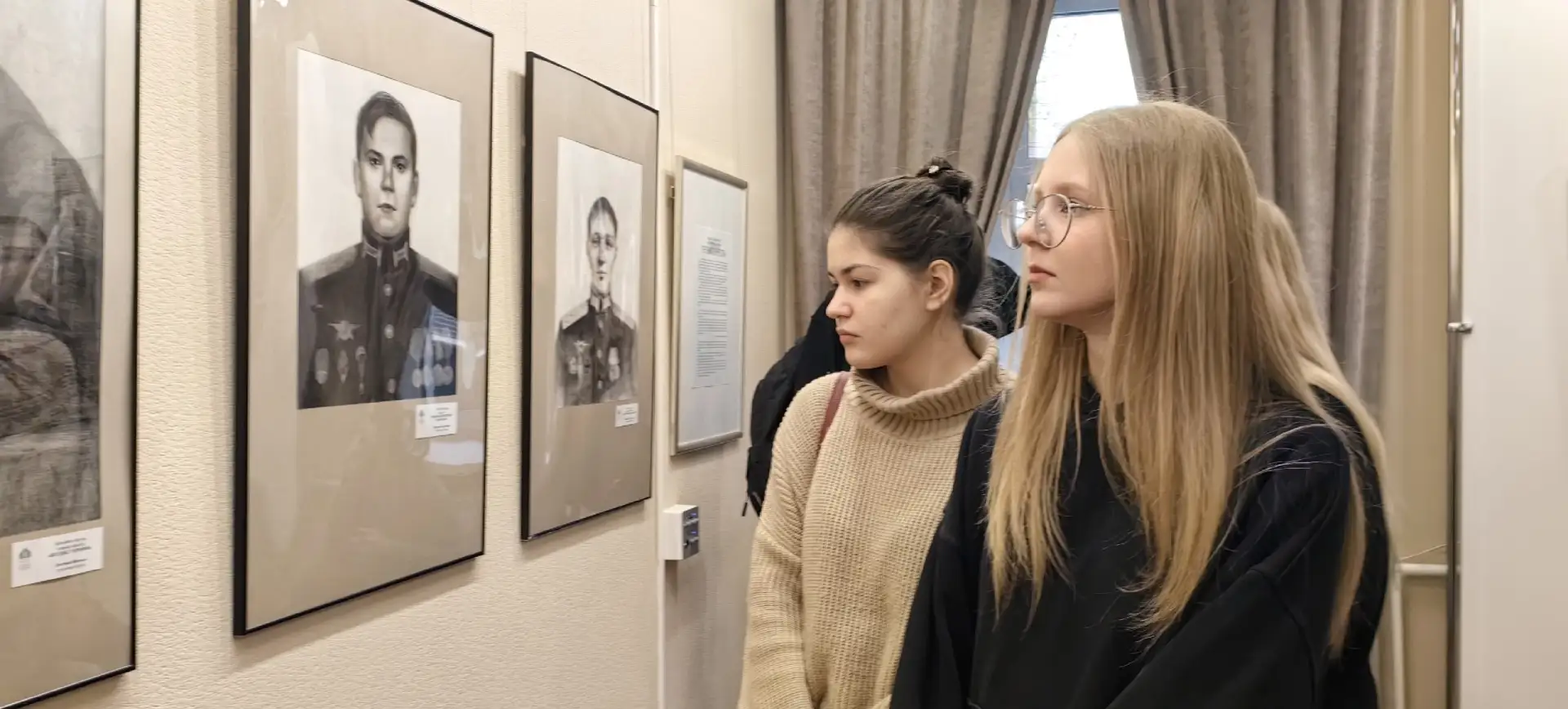 Искусство, память и история: в Новосибирске открылась «Галерея портретов Героев России ...