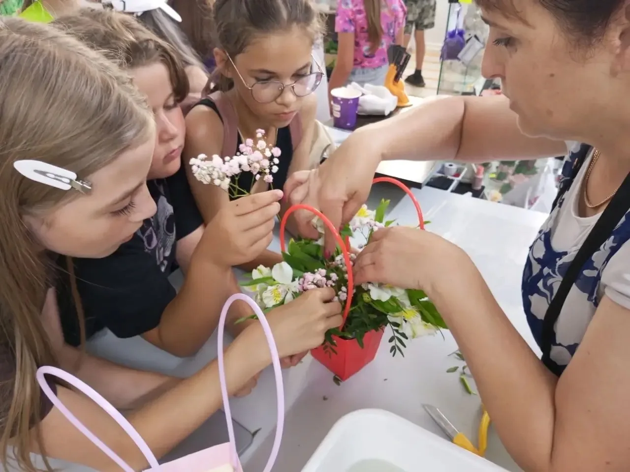 🌸 Там, где рождается красота...🌸

Сегодня наши ребята из лагеря «Республика мальчишек и девчонок» 